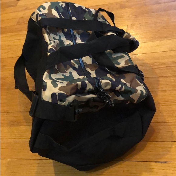 NWT Champion Duffle bag Camo and Black - Picture 5 of 5